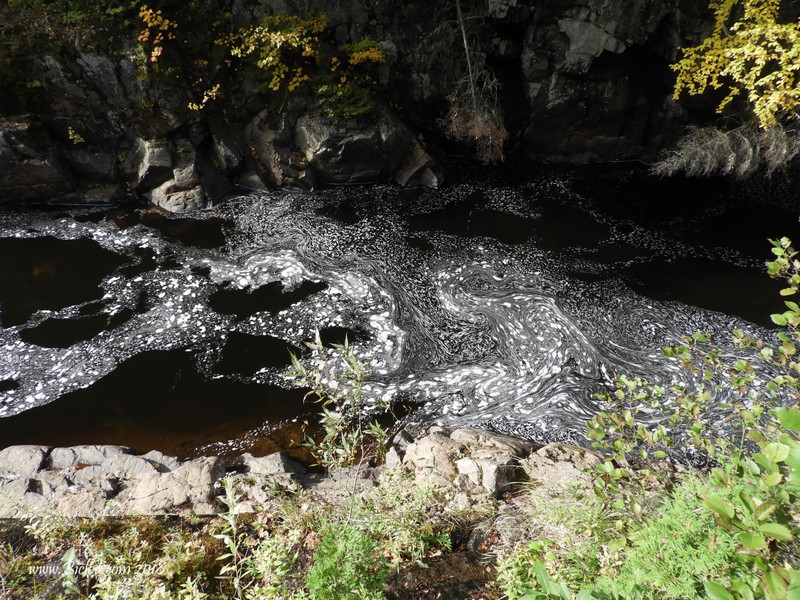 Ecume et Arabesques de la rivière à Mars 