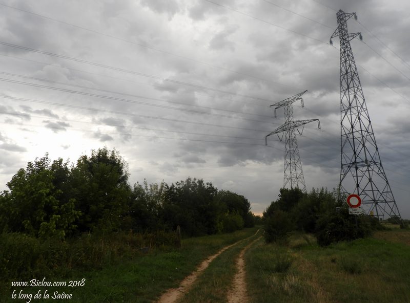 Les bords de Saône deviennent barotière après Port Guillot