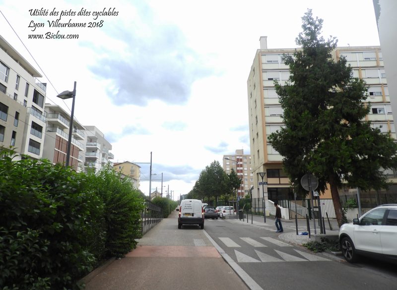 La véloroute Léa de Lyon, bien pratique .. pour se garer ..