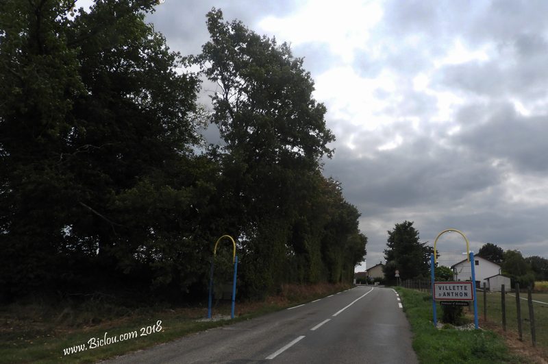 Nous arrivons à Villette d'Anthon par des zigs et des zasg à l'instinct ..