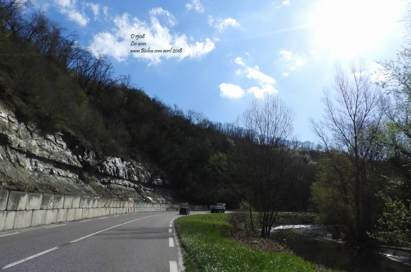 La vélo-route des lacs de Savoie, devrait, pourrait passer Rici sur la D 1508, ya du boulot mais place pour bandes cyclables indeed