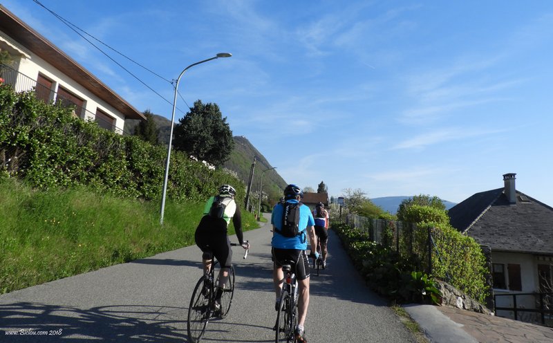 En route vers le dos du chat, où de nb cyclistes Y papotent, sans même vous voir ..