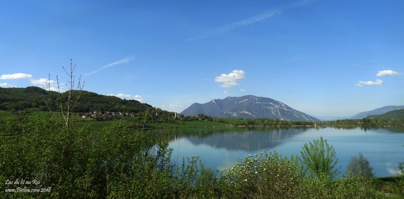 Le lac du lit au Roi et le grand colombier