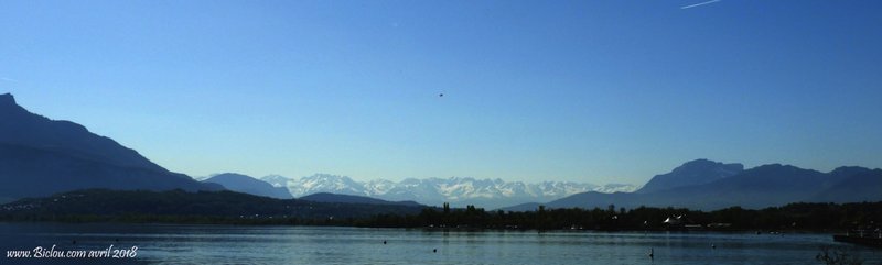 La chaine de belledonne vue du lac du bourget