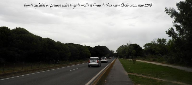 Entre la Grande motte et le Grau du Roi, suivons cette vague bandelette cyclable (pas balisée ni ViaRhôna ni autre ..)