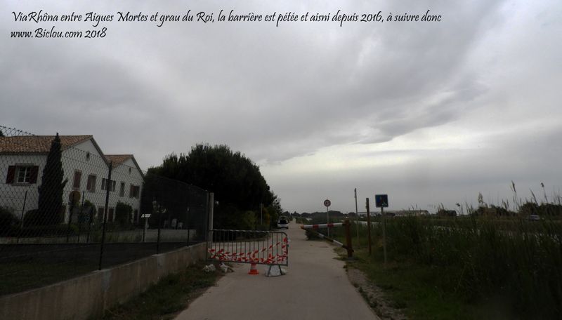 Entre Grau du Roi et Aigues mortes, barrière pétée depuis deux Zans ; ca va rester en l'état combien de temps , à Suivre donc ..