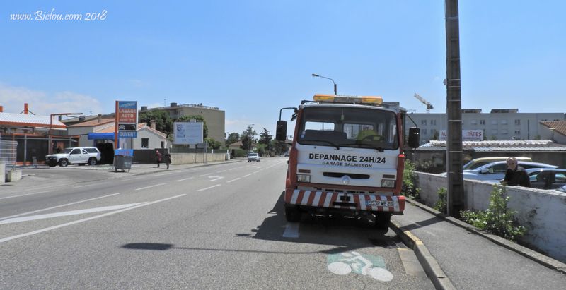 Les pistes dites cyclables servent de parking parfois