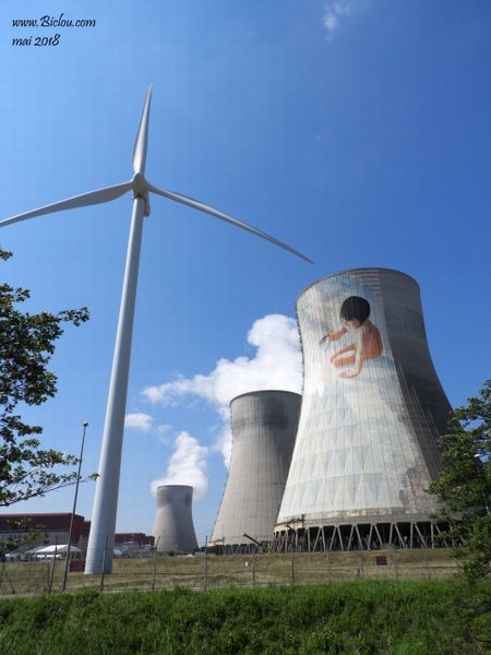 centrale-atomique-cruas-et-eolienne
