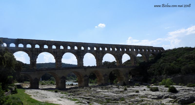 Pont du Gard (vous l'aurez reconnu c'est sur les billets de cinq euros ..)