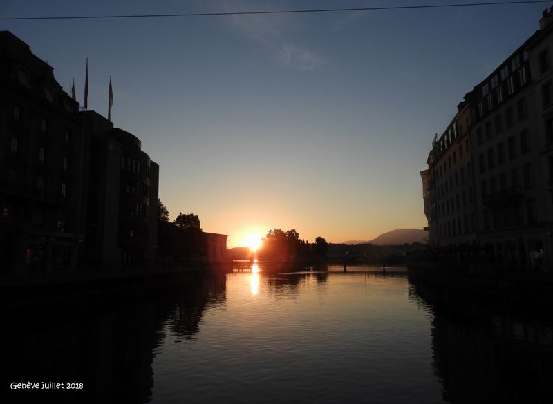Genève , lever de soleil sur le Rhône : Départ