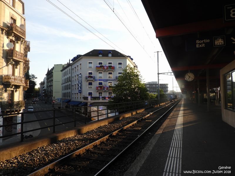 Gare de Cornavin déserte au petit matin, pour le France Voisine
