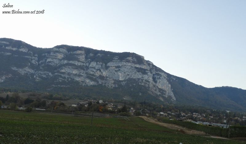 sortie-de-genève-sous-le-Salève-vers-France-voisine