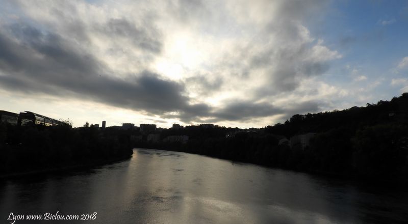 Le Rhône à Lyon en 2018, et vue sur Croix Rousse