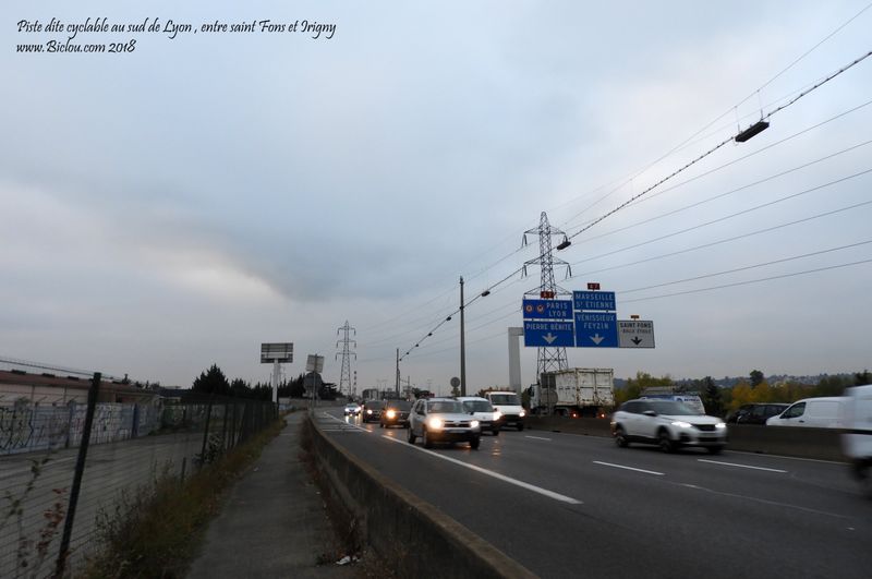 Lyon sud : La piste cyclable le long de l'autoroute