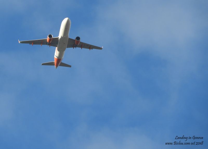 Les avions planent vers l'aéroport de Genève