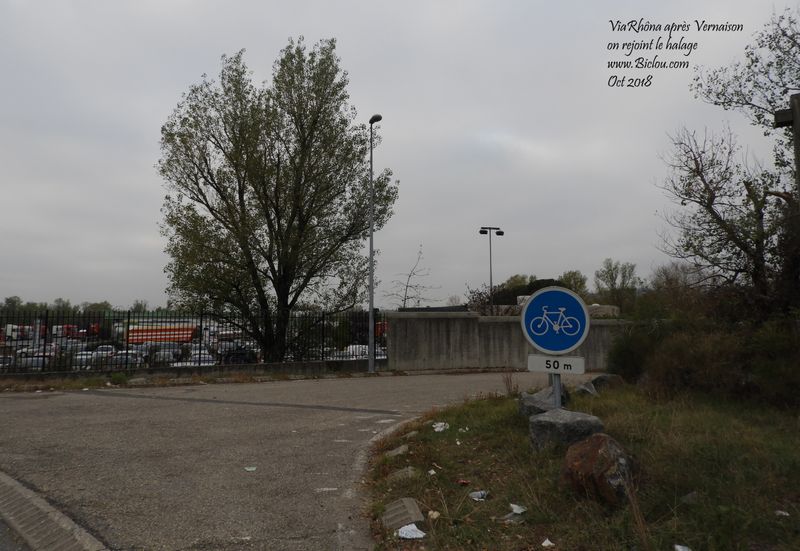 Solaize : Viarhôna balisée à droite ici .. juste après le 2eme pont et avant l'autoroute