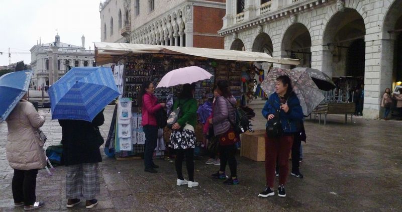 les chinoises dans le vent de Venise