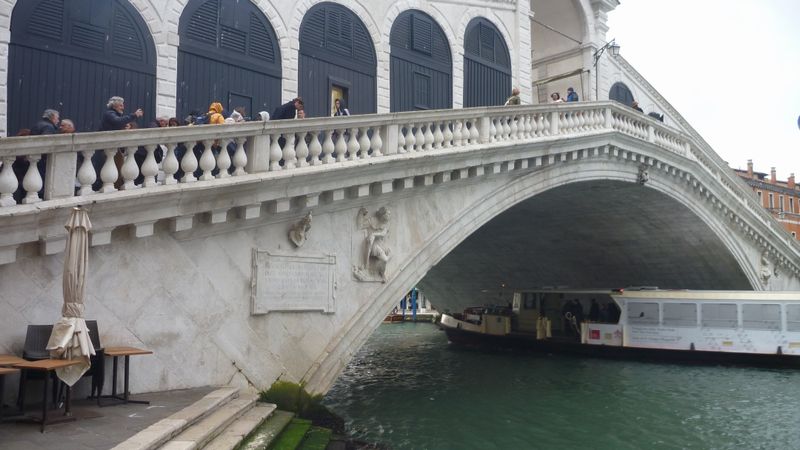 Le pont de Rialto : tout de même