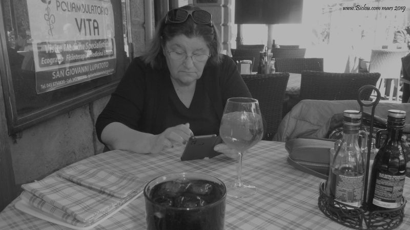 Mamie : contacte 