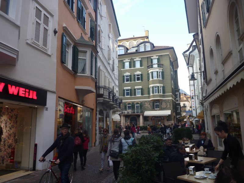 Les ruelles de Bolzano et ses terrasses