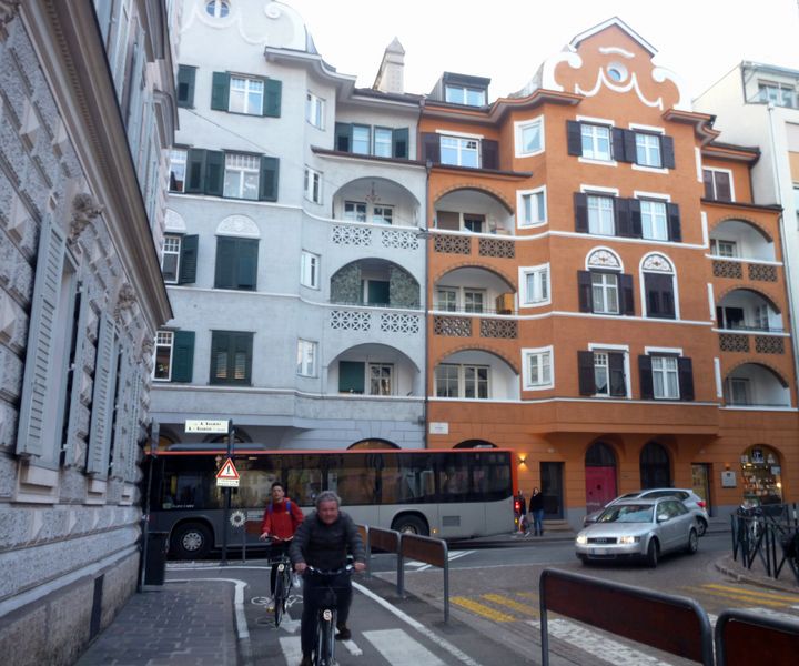 A Bolzano on circule à bicyclette en centre ville