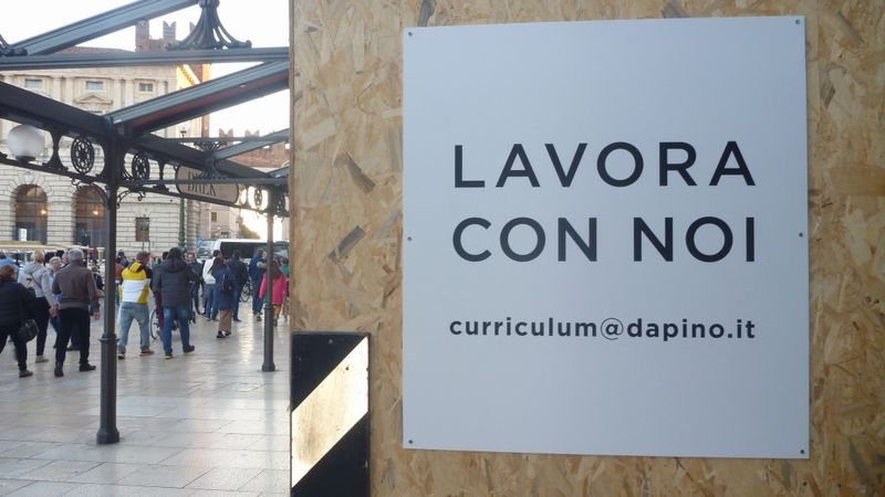 Comme dirait Manu, notre Président ; Yaka traverser la rue pour trouver du Boulot à Verona
