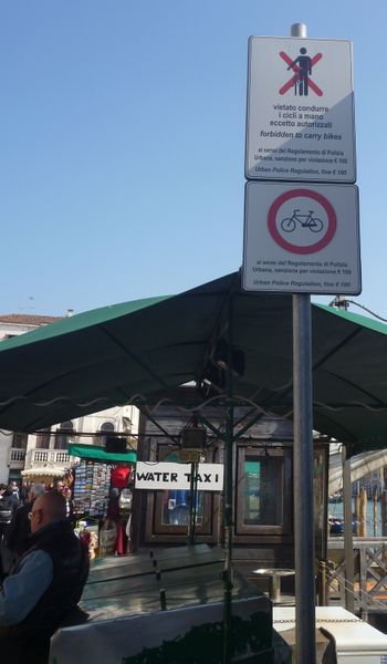Les vélos sono persone non grata in Venezia