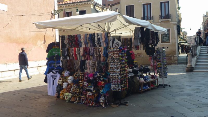 Les boutiques de venise fleurissent sur la lagune