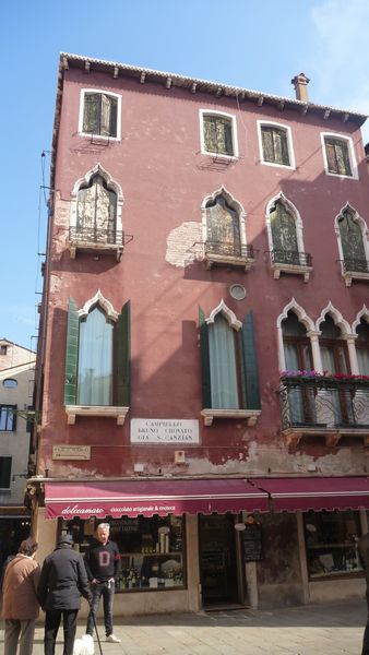 Fenêtres en coeur de Venise