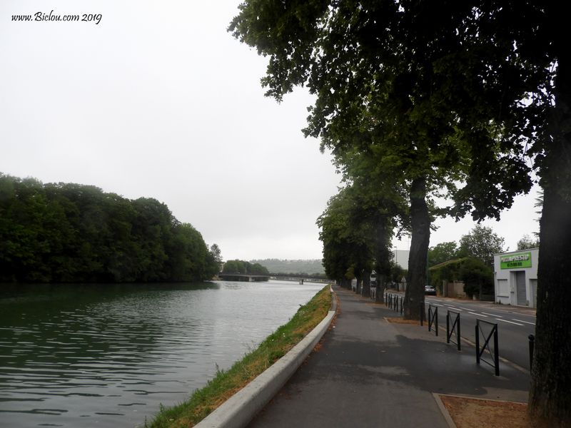 Piste cyclable côté EST de la Meuse à Verdun