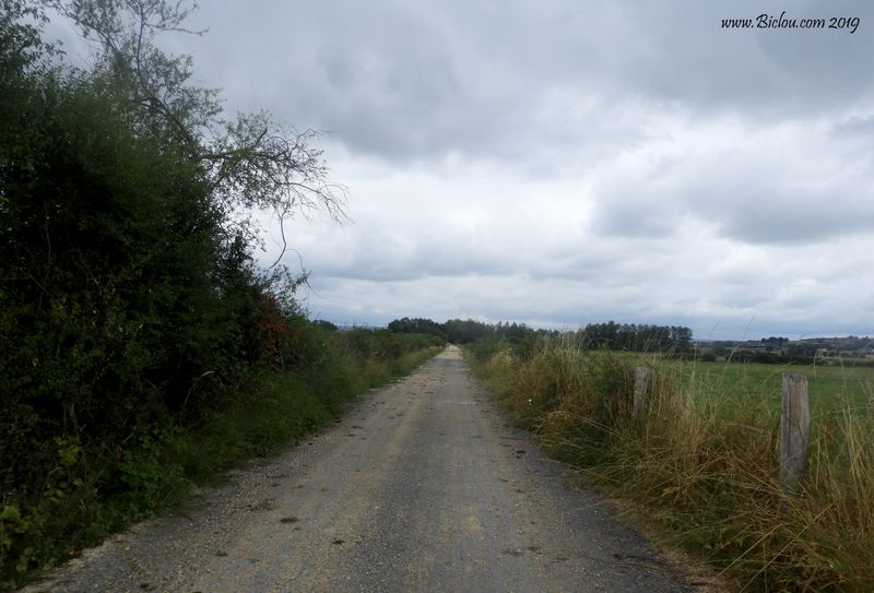 Mouzon, voie verte non signalée , en construction , juska Sedan ?