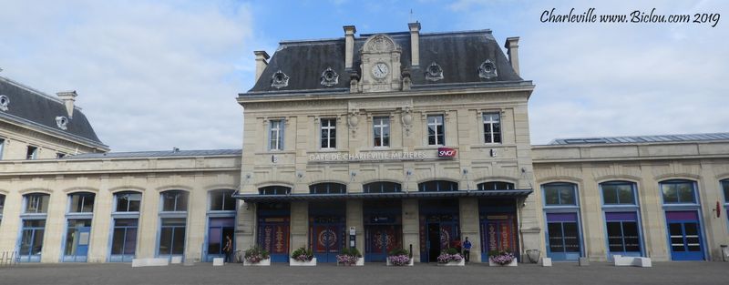 La gare de charleville ; parceque claudio fait la collection des fotos de gare ..