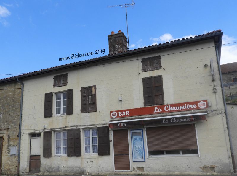 Un bar fermé