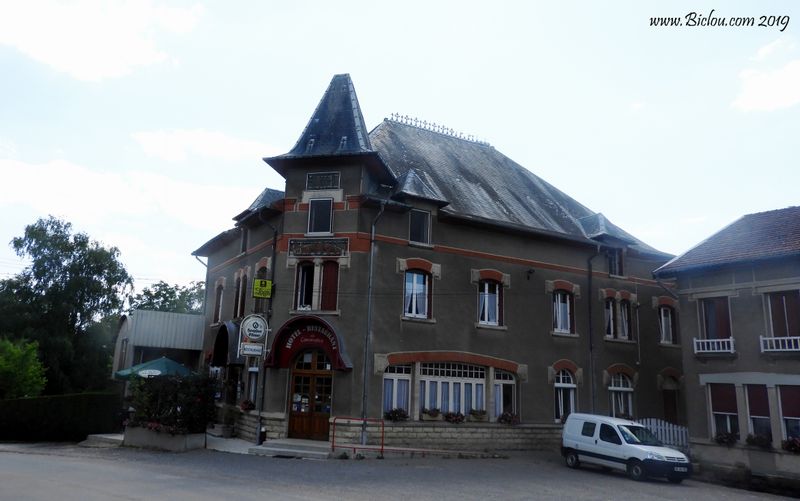 L'hôtel du commerce, à ..