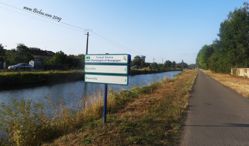 Canal entre champagne et bourgogne, le long de la Marne