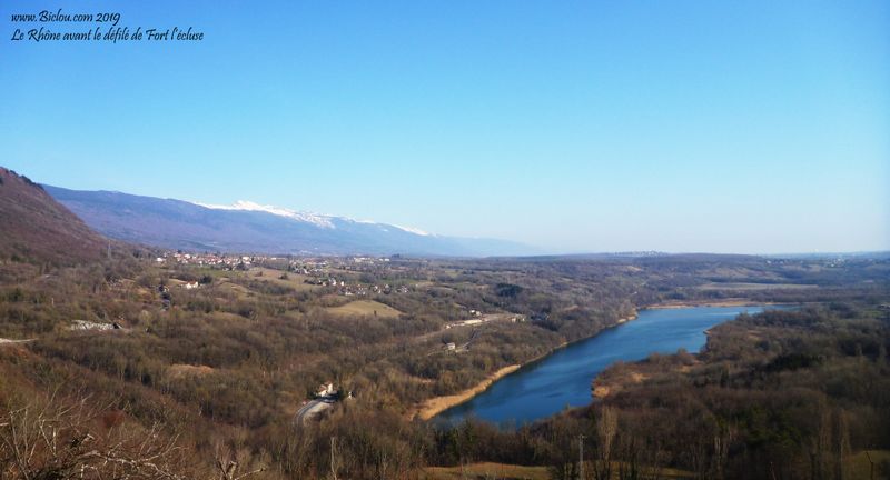 Le Rhône, vu de ViaRhôna au défilé de l'écluse 
