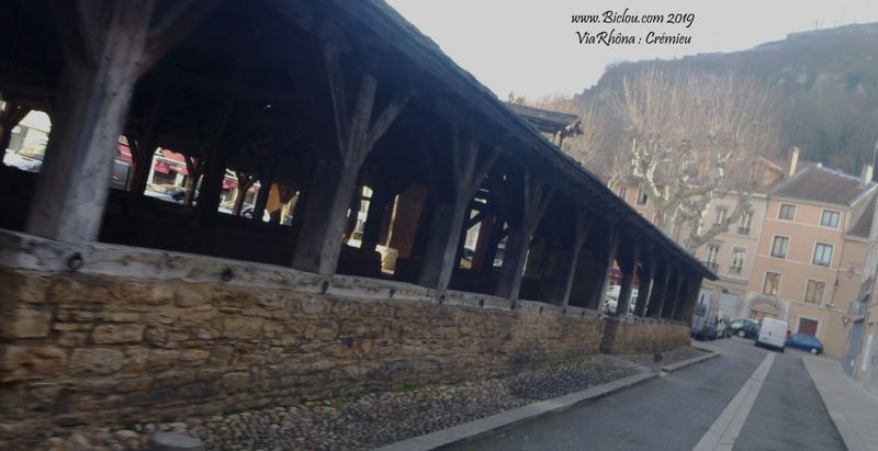 Marché couvert de Crémieu