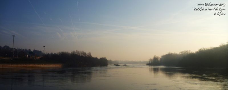 Quand le Rhône rejoint son canal de Jonage