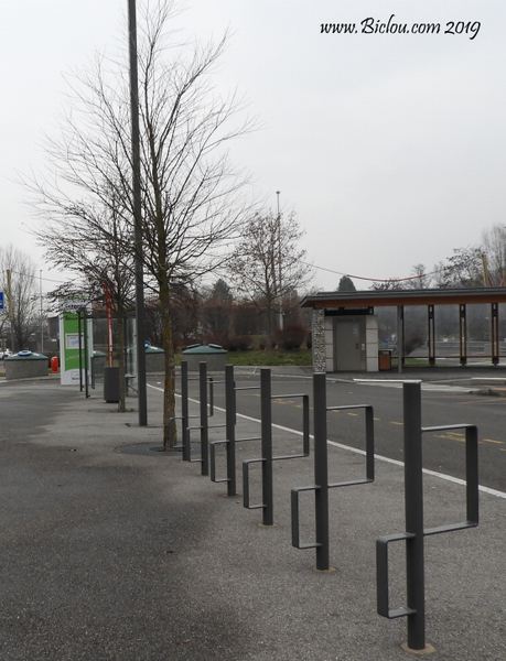 Sisi .. ce sont bien des garages à vélo, mais de vélos Ya point ..
