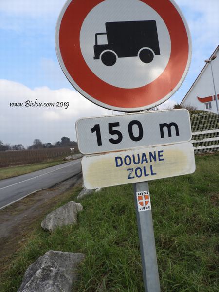 Vive la Savoie libre ! s'exclame ce panneau, attention de ne pas tomber dedans