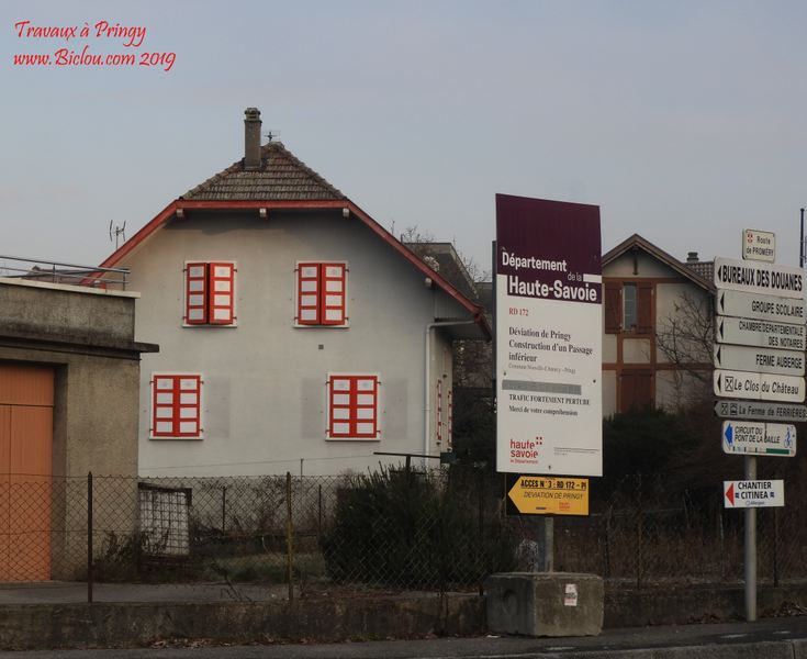 La maison aux volets rouges ..