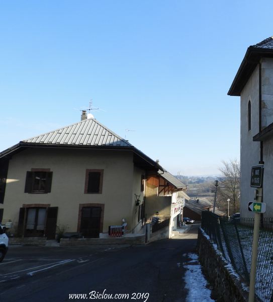 Chemin des ponts , balises vers le pont de la caille 