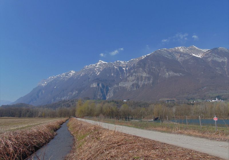 Vue sur le Massif des Bauges depuis la véloroute Via-Pre-Alpina
