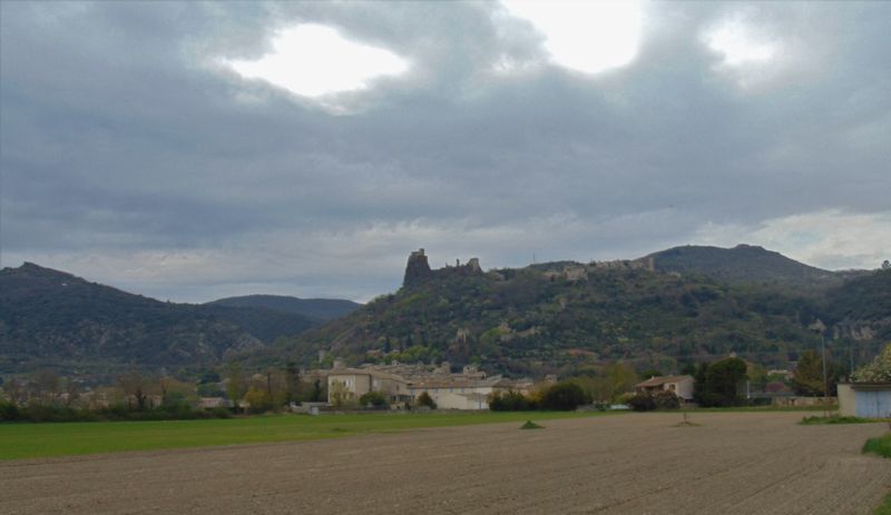 Le-piton-rocheux-de-Rochemaure