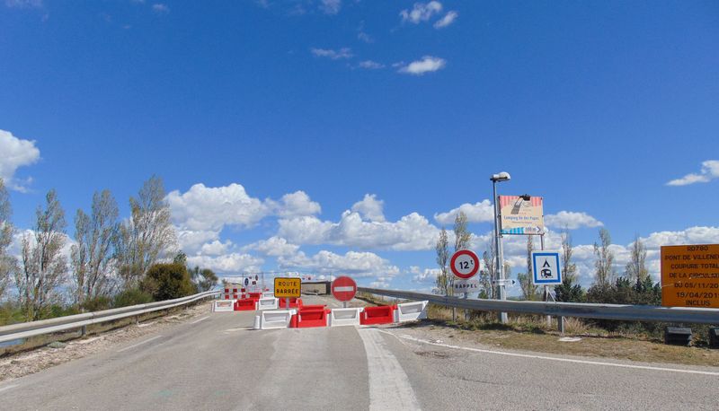P.. route barrée avant Avignon
