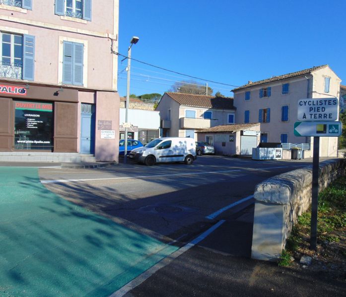 Villeneuve Les Avignon : Aménagement .. ment ; cyclable