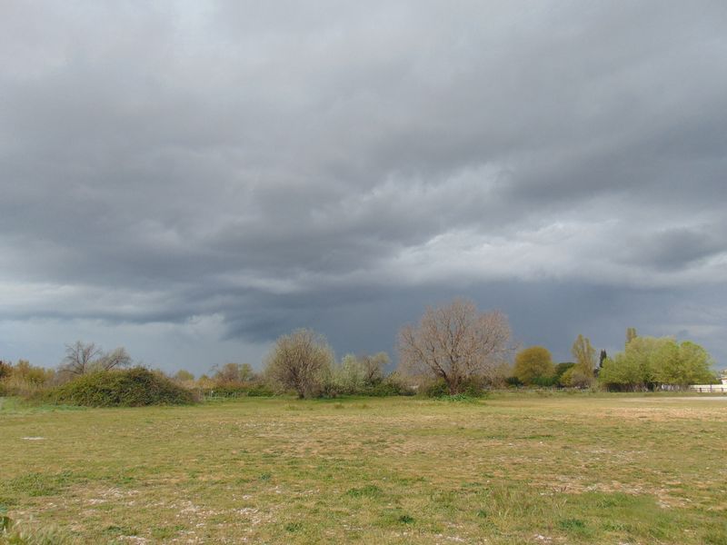 L'Orage se précise sur la Camargue gardoise