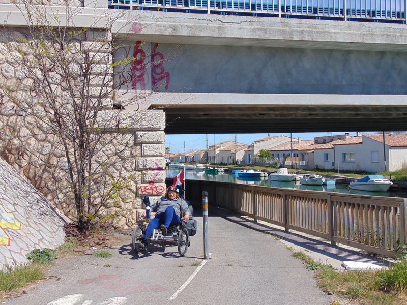 ViaRhôna : Dernier passage sur la voie ferrée avant Sète