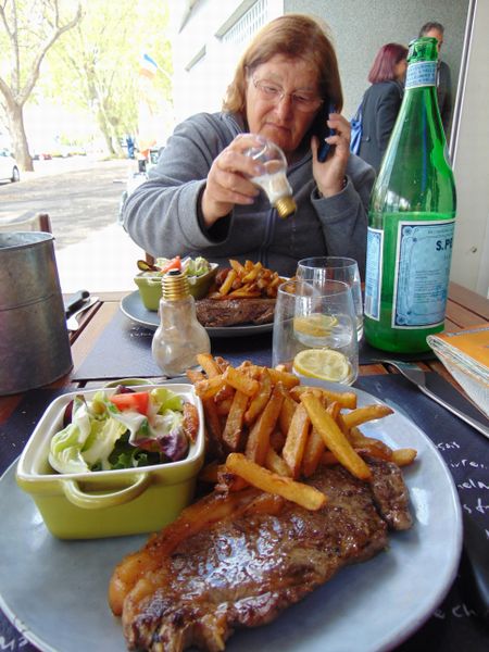 Mamie ; passe moi le sel ..
