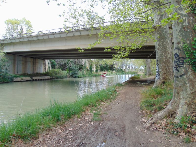 Halage du canal du midi, au sommet de la côte après les écluses de Béziers